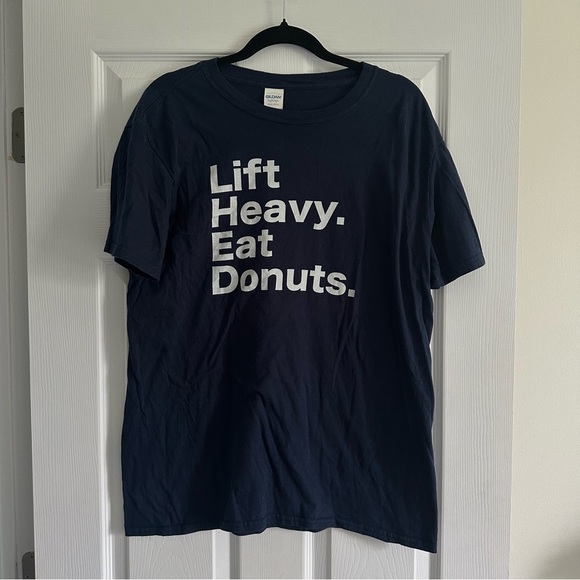 Size L Lift Heavy Eat Donuts 100% Cotton Tshirt - Picture 1 of 3